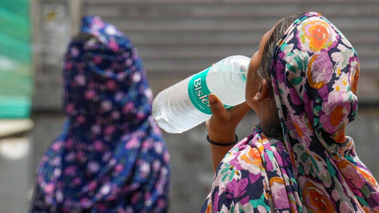 Weather Update: জ্বলে-পুড়ে যাবেন, বাড়ি থেকে বেরনোই হয়ে উঠবে দায়! কী হবে ঠিক ২ দিন পর? আবহাওয়ার বড় আপডেট