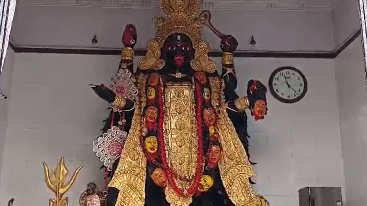 Barasat: মাঝরাতে বড় মা-র মন্দিরে যা ঘটল... সিসিটিভি দেখে চমকে গেলেন পুরোহিতও