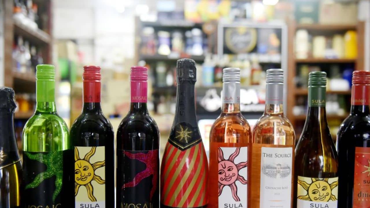 Liquor: মহিলারা তো টাকা পাচ্ছেন, পুরুষদের প্রতি সপ্তাহে ফ্রি-তে মদ দিন, বিধানসভায় দাঁড়িয়ে এ কেমন আবদার বিধায়কের!