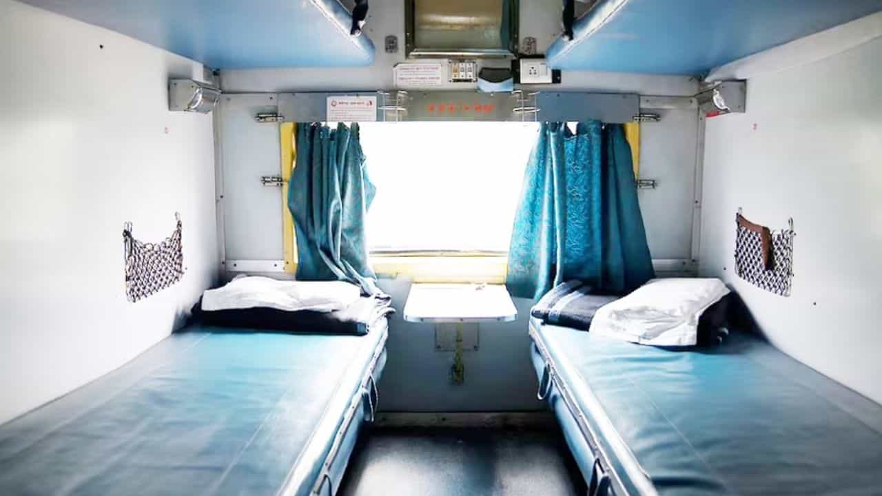 Railway: ট্রেনে কারা পাবে লোয়ার বার্থ, একেবারে স্পষ্ট জানিয়ে দিলেন রেলমন্ত্রী Railway: ট্রেনে কারা পাবে লোয়ার বার্থ, একেবারে স্পষ্ট জানিয়ে দিলেন রেলমন্ত্রী