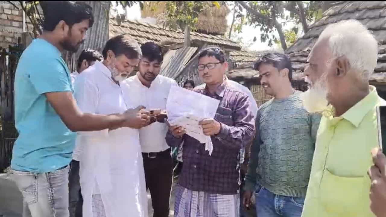 Maldah: একটা লোকসভা কেন্দ্রেই ৪২ হাজার ভূতুড়ে ভোট, প্রত্যেকেই নাকি বাংলাদেশি! চমকে ওঠার মতো সার্ভে রিপোর্ট Maldah: একটা লোকসভা কেন্দ্রেই ৪২ হাজার ভূতুড়ে ভোট, প্রত্যেকেই নাকি বাংলাদেশি! চমকে ওঠার মতো সার্ভে রিপোর্ট