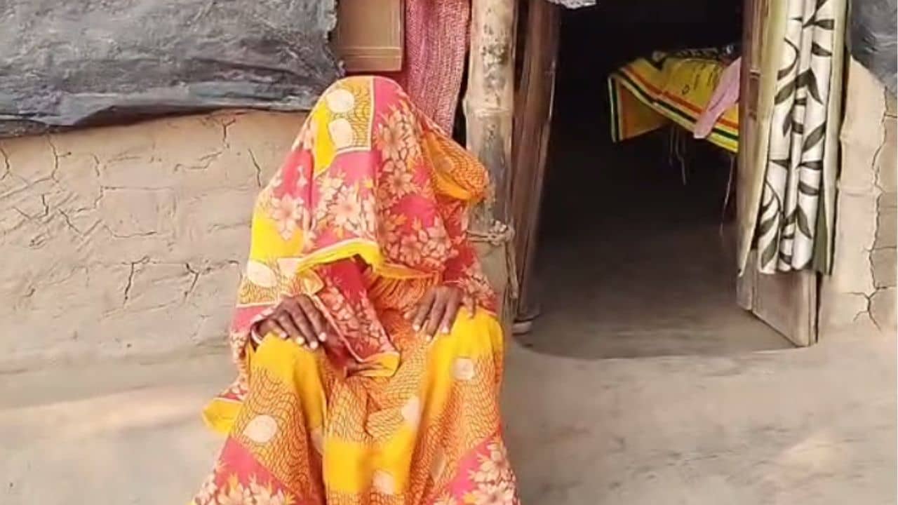 Malda: আমায় ডাইনি বলে পোড়াতে গিয়েছিল, মহিলার ছেলে-বৌকে তুলে নিয়ে গেল পুলিশ