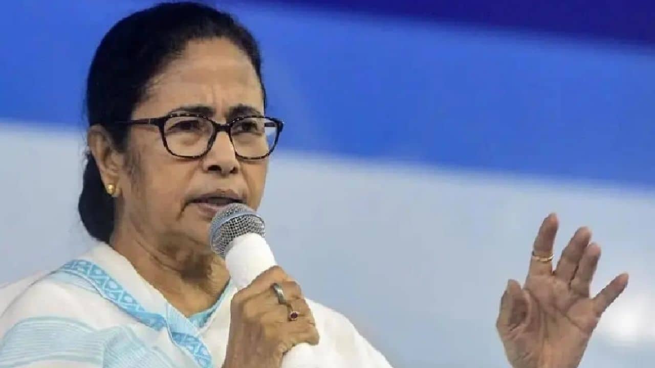 Mamata Banerjee: যুদ্ধ হলে জিনিসের দাম বাড়বে? বৃহস্পতিতেই বৈঠক ডাকলেন মমতা