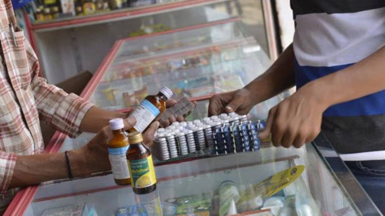 চারিদিকে জাল ওষুধ, এভাবে চিনুন কোনটা আসল কোনটা নকল