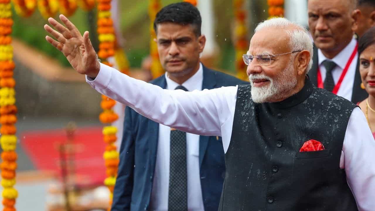 PM Modi: সত্যিই বিশ্বগুরু ভারত, প্রধানমন্ত্রী মোদীর হাত ধরে যেভাবে বাড়ছে দেশের গুরুত্ব... PM Modi: সত্যিই বিশ্বগুরু ভারত, প্রধানমন্ত্রী মোদীর হাত ধরে যেভাবে বাড়ছে দেশের গুরুত্ব...