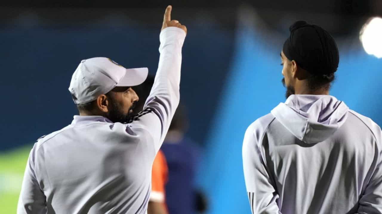 Mohammed Shami: কিউয়িদের বিরুদ্ধে সামিকে বিশ্রাম, একাদশে বাঁ হাতি পেসার! Mohammed Shami: কিউয়িদের বিরুদ্ধে সামিকে বিশ্রাম, একাদশে বাঁ হাতি পেসার!