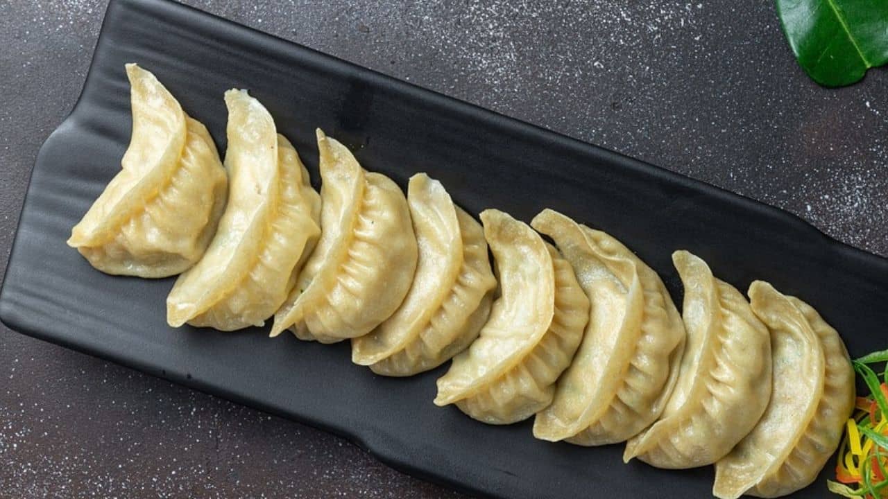 Dog Meat in Momo: চিকেন মোমোয় ভরা কুকুরের মাংসের পুর, তল্লাশি চালাতেই মিলল কাটা মুণ্ড!