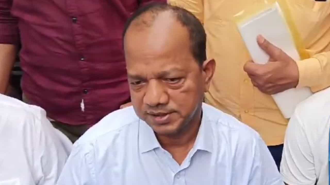 Murshidabad: 'মমতা ব্যানার্জী বাড়ি-বাড়ি গিয়ে খোঁজ নিতে বলেছেন, ইদের পর ফের আসব...', কী খুঁজছেন TMC বিধায়ক? Murshidabad: 'মমতা ব্যানার্জী বাড়ি-বাড়ি গিয়ে খোঁজ নিতে বলেছেন, ইদের পর ফের আসব...', কী খুঁজছেন TMC বিধায়ক?