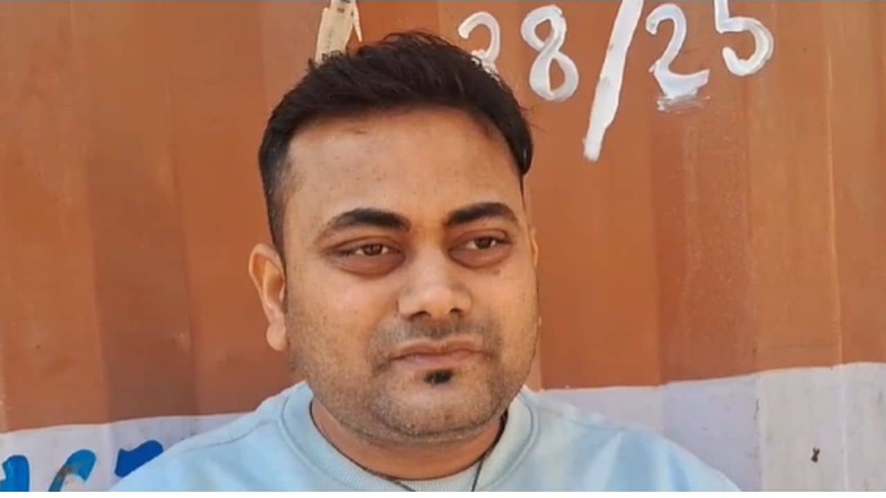 Murshidabad: তোমরাই দেখো টিভি, আমি চললাম..., ইন্ডিয়া-অস্ট্রেলিয়ার ম্যাচ না দেখে রিমোট বাড়ির লোকের হাতে দিয়ে ঘরে ঢুকে যায় বিট্টু, বাংলা সিরিয়ালে মগ্ন মা আমল দেননি ছেলের কথায়... আর তারপরই...