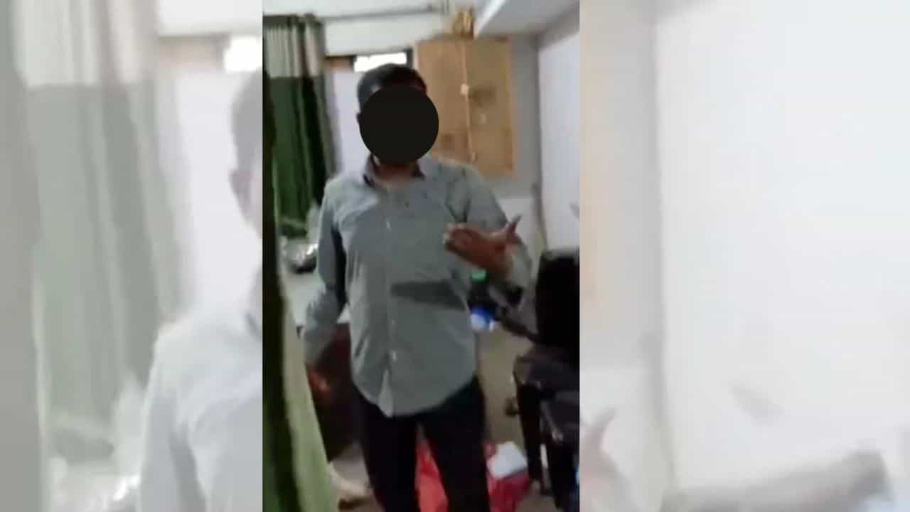 NCW: নারায়ণগড়ে তৃণমূলের পার্টি অফিসে মহিলাকে ধর্ষণের অভিযোগ নিয়ে পদক্ষেপ জাতীয় মহিলা কমিশনের NCW: নারায়ণগড়ে তৃণমূলের পার্টি অফিসে মহিলাকে ধর্ষণের অভিযোগ নিয়ে পদক্ষেপ জাতীয় মহিলা কমিশনের