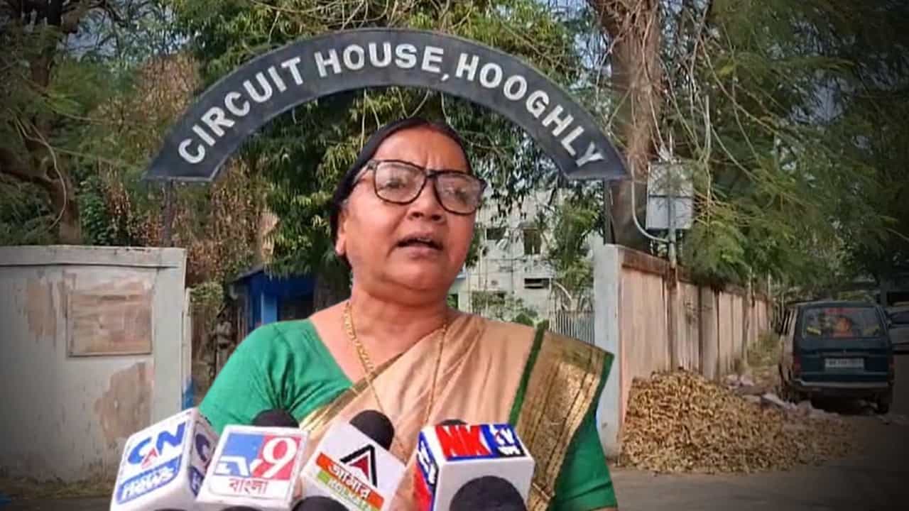 Hooghly: হুগলিতে ৮০০ নাবালিকা উধাও, কী হচ্ছে এই জেলায়? বাড়ছে উদ্বেগ Hooghly: হুগলিতে ৮০০ নাবালিকা উধাও, কী হচ্ছে এই জেলায়? বাড়ছে উদ্বেগ