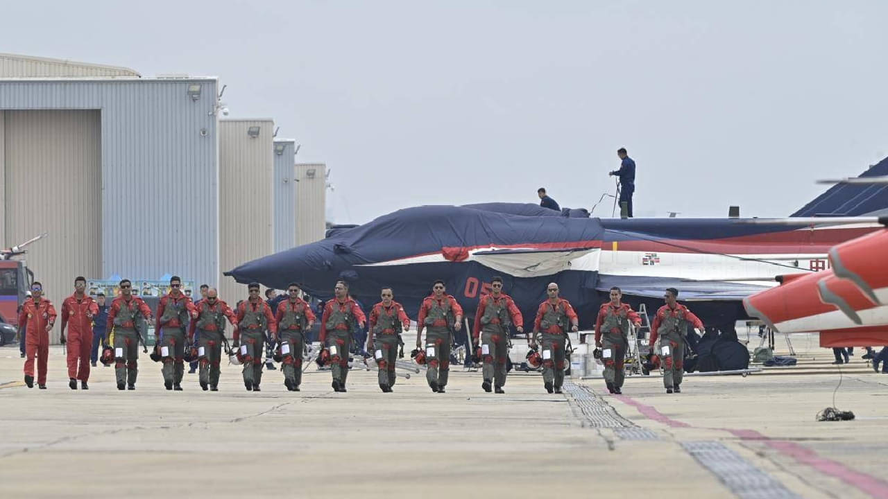 স্বাধীনতার শতবর্ষে দেশের আকাশে ১,০০০ যুদ্ধবিমান,লক্ষ্যে ঝাঁপাচ্ছে বায়ুসেনা