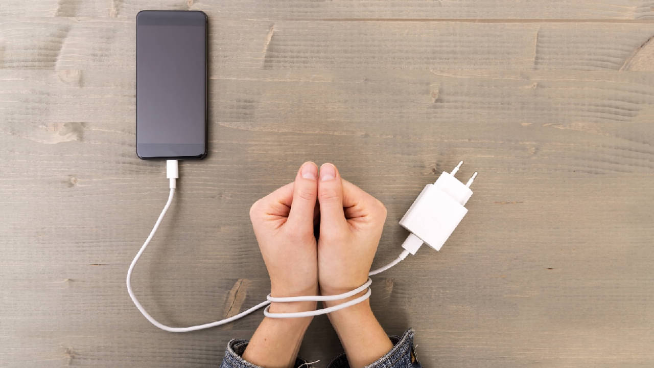 Smartphone Hacks: পরপর তিনদিন স্মার্টফোন ব্যবহার না করলে আপনার শরীরে কী কী প্রতিক্রিয়া হবে জানেন?