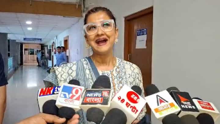 Rachna Banerjee: 'আগে পুকুরে ঝাঁপ দিই', হঠাৎ রচনার এমন সিদ্ধান্ত! Rachna Banerjee: 'আগে পুকুরে ঝাঁপ দিই', হঠাৎ রচনার এমন সিদ্ধান্ত!