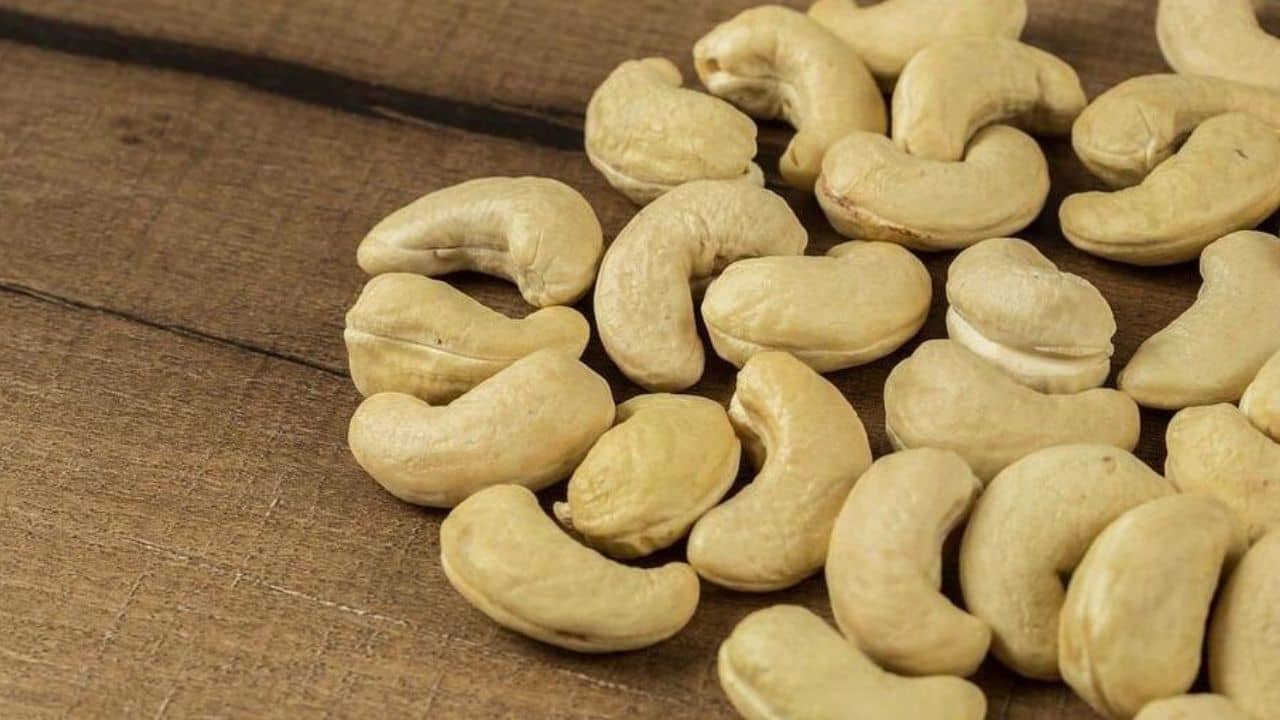 আটার রুটি তো খেয়েছেন, কাজুবাদামের রুটি খাবেন নাকি?