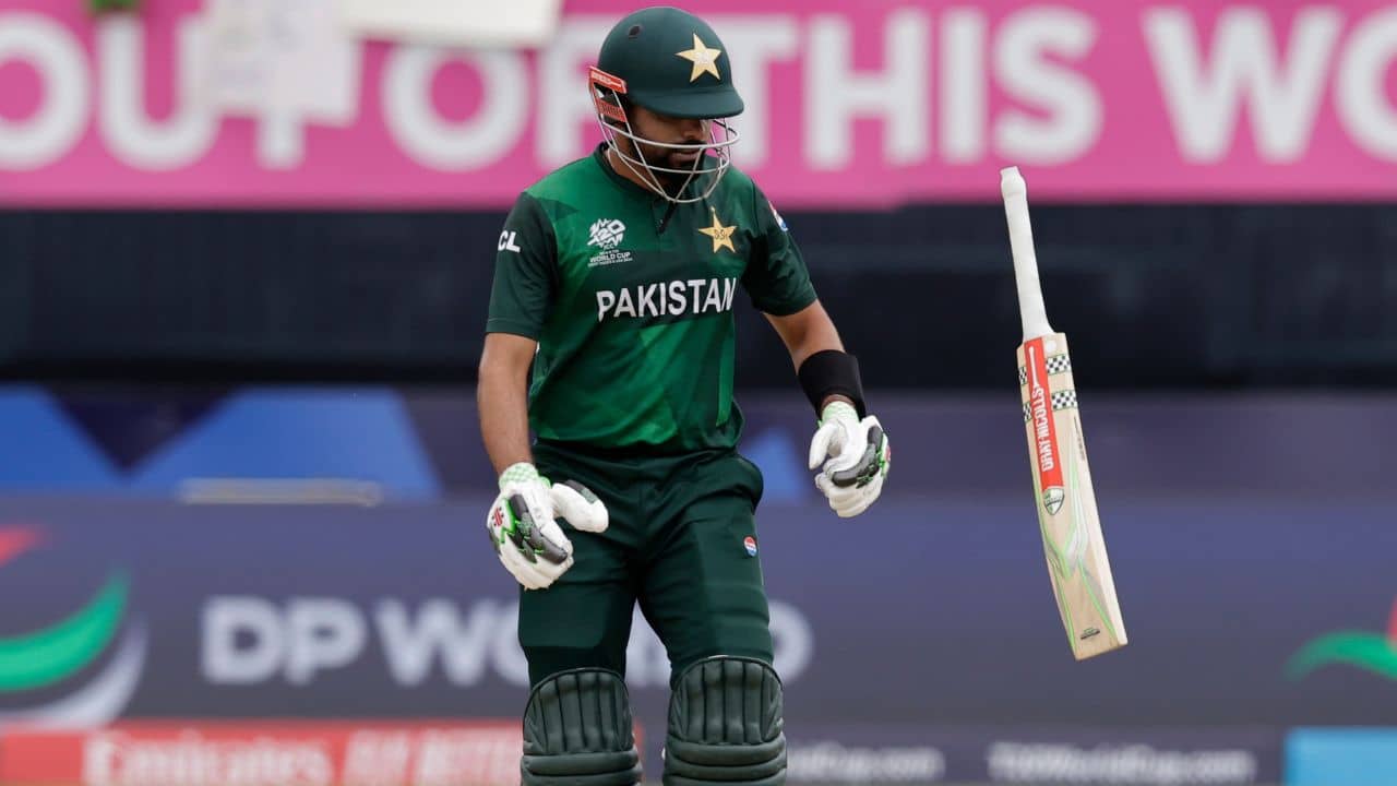 Pakistan Cricket: জুতো পেটা করা উচিত, হঠাৎ কেন চটে লাল বাসিত আলি?