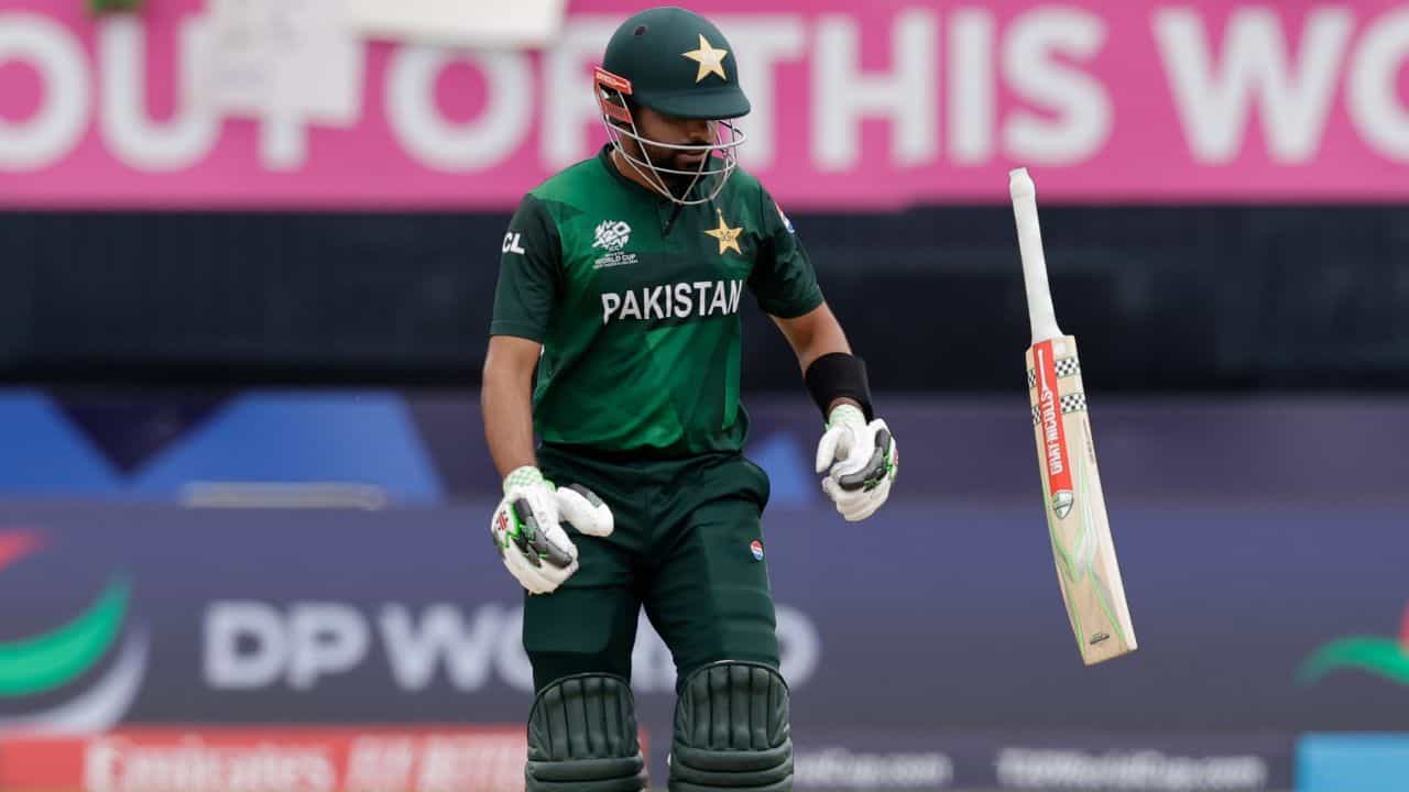 Pakistan Cricket: 'জুতো পেটা করা উচিত', হঠাৎ কেন চটে লাল বাসিত আলি? Pakistan Cricket: 'জুতো পেটা করা উচিত', হঠাৎ কেন চটে লাল বাসিত আলি?