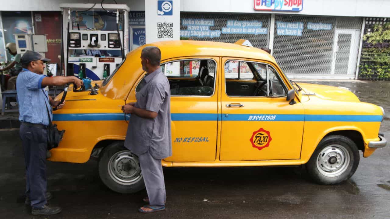 Petrol-Diesel Price: দাম কমতে চলেছে পেট্রোল-ডিজেলের? আশা জোগাচ্ছে বিশ্ব বাজার Petrol-Diesel Price: দাম কমতে চলেছে পেট্রোল-ডিজেলের? আশা জোগাচ্ছে বিশ্ব বাজার