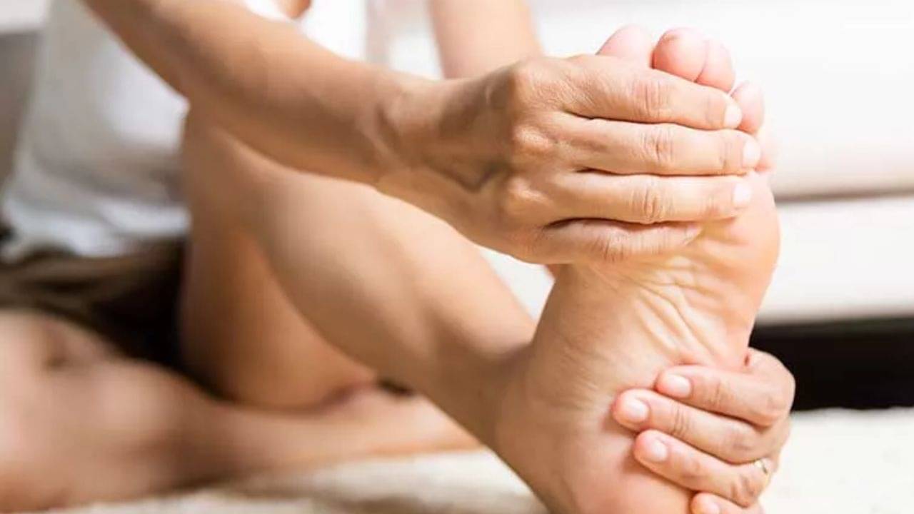 হাতে পায়ে প্রায়শই ঝি ঝি ধরে? বড় বিপদ থেকে বাঁচতেই এখনই সাবধান হন