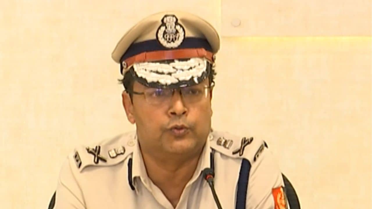 Police: গোপন সূত্রে জেনেছি বিভিন্ন ধর্মের মানুষের মধ্যে হিংসা তৈরির চেষ্টা চলছে: ADG দক্ষিণবঙ্গ