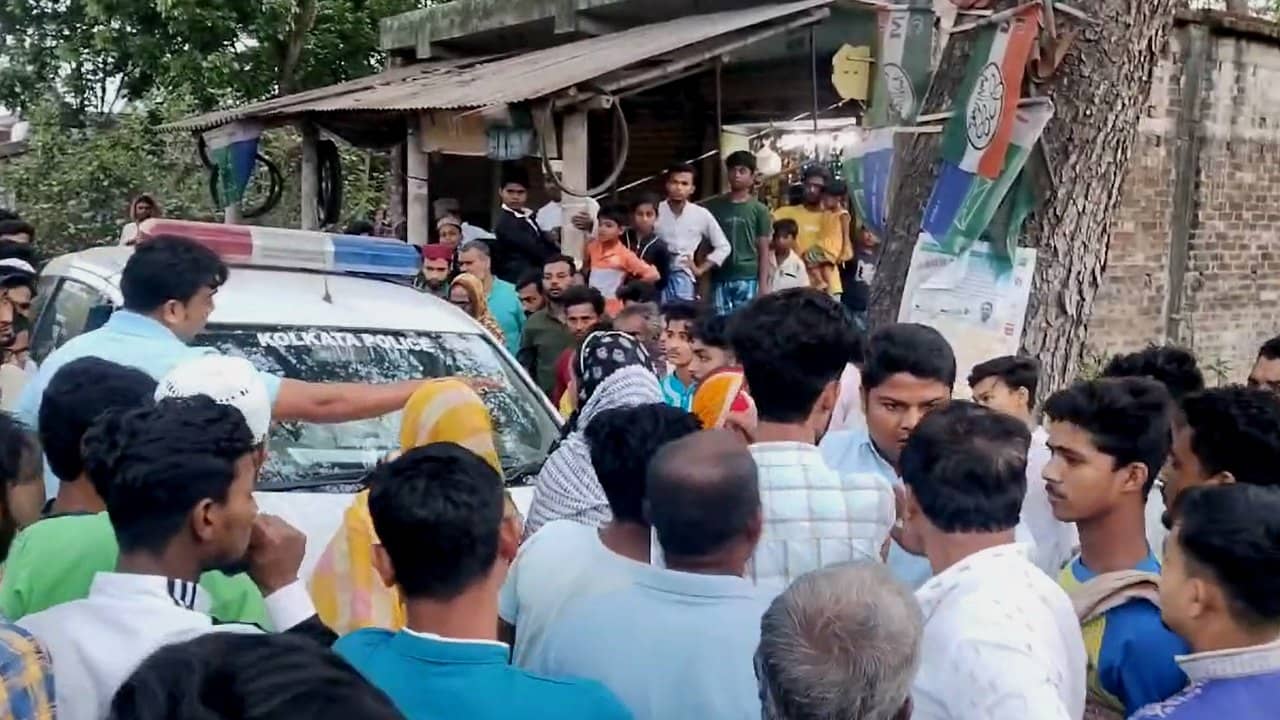 Police attacked: এবার ভাঙড়! ফের আক্রান্ত পুলিশ, পাল্টা অ্যাকশন নিতেই গাড়ি ঘিরে বিক্ষোভ গ্রামবাসীদের