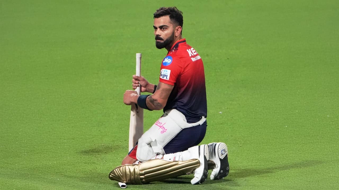 Virat Kohli: না বলে বিরাটের পারফিউমে হাত! রেগে কাঁই কিং কোহলি?