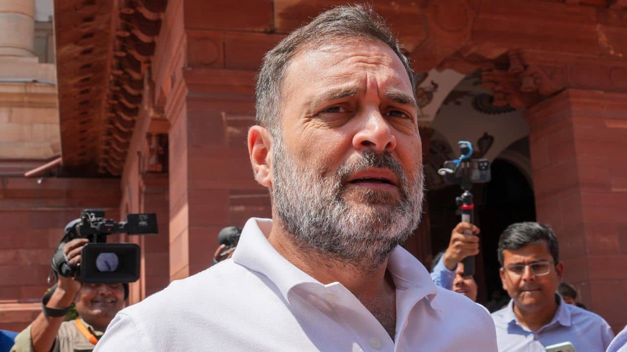 Rahul Gandhi Vs Om Birla: ৭-৮ দিন ধরে কথা বলতে পারছি না, সংসদের বাইরে দাঁড়িয়ে ভয়ঙ্কর অভিযোগ রাহুলের