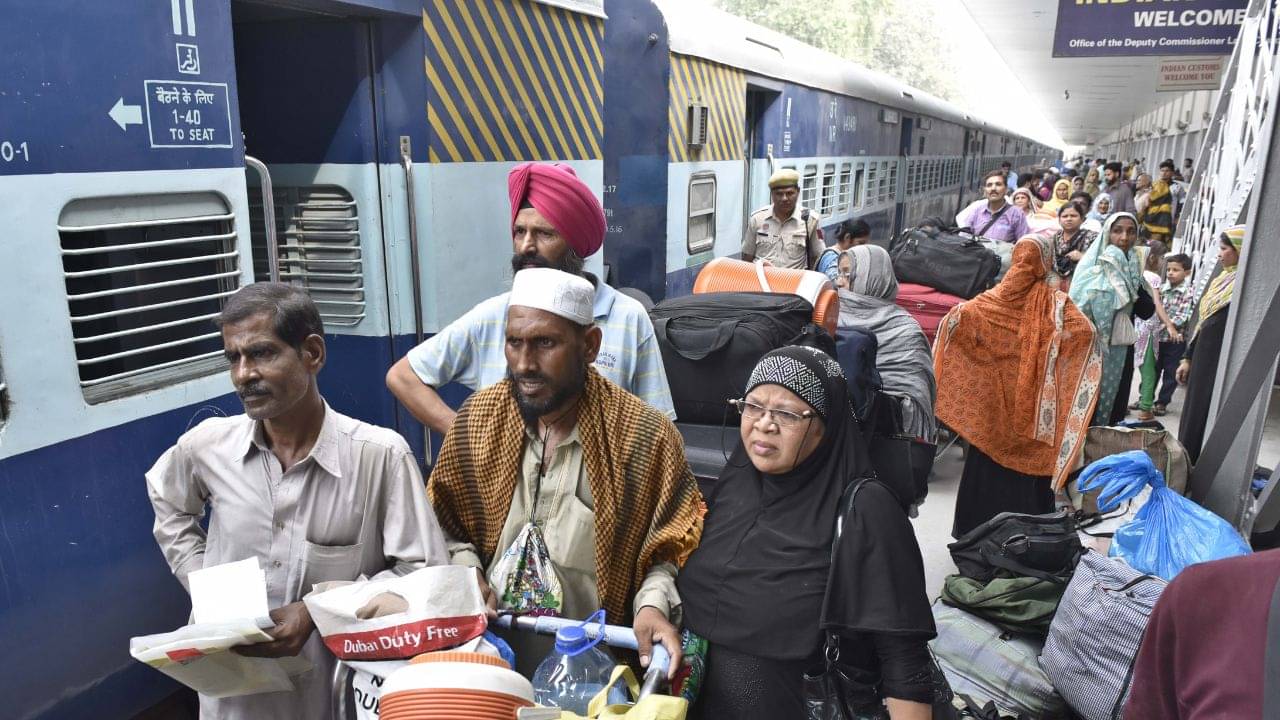 Railways Ticketing System: মেট্রোর কায়দায় বড় বদল আসছে রেলেও, বিনা টিকিটে ভ্রমণের কথা ভুলে যান পুরোপুরি