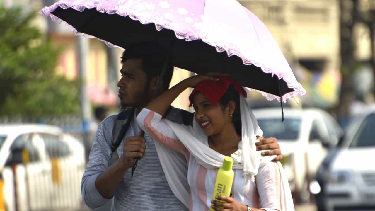 Weather Update: দহন জ্বালার মধ্যেই স্বস্তি দিতে আসছে বৃষ্টি, সঙ্গে ঝড়! দিনক্ষণ জানিয়ে দিল আবহাওয়া দফতর Weather Update: দহন জ্বালার মধ্যেই স্বস্তি দিতে আসছে বৃষ্টি, সঙ্গে ঝড়! দিনক্ষণ জানিয়ে দিল আবহাওয়া দফতর