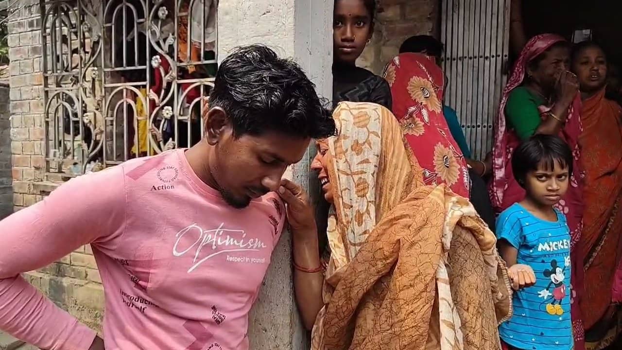 Road Accident: মাঝরাতে আচমকা শরীর খারাপ! অন্তঃসত্ত্বা মেয়েকে নিয়ে হাসপাতালে ছুট, রাস্তাতেই বেঘোরে প্রাণ গেল বাবার