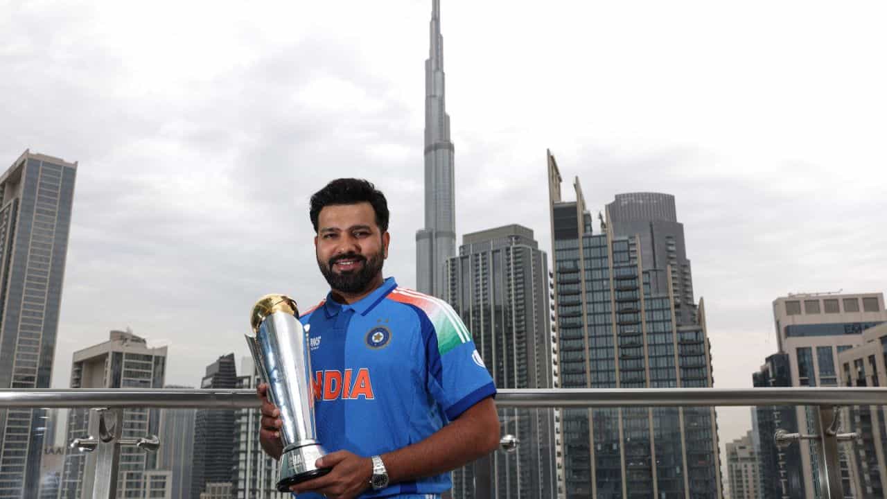 Rohit Sharma: চ্যাম্পিয়ন হয়ে নিজের গলায় পদক রাখলেন না রোহিত শর্মা, পরিয়ে দিলেন কাকে? Rohit Sharma: চ্যাম্পিয়ন হয়ে নিজের গলায় পদক রাখলেন না রোহিত শর্মা, পরিয়ে দিলেন কাকে?