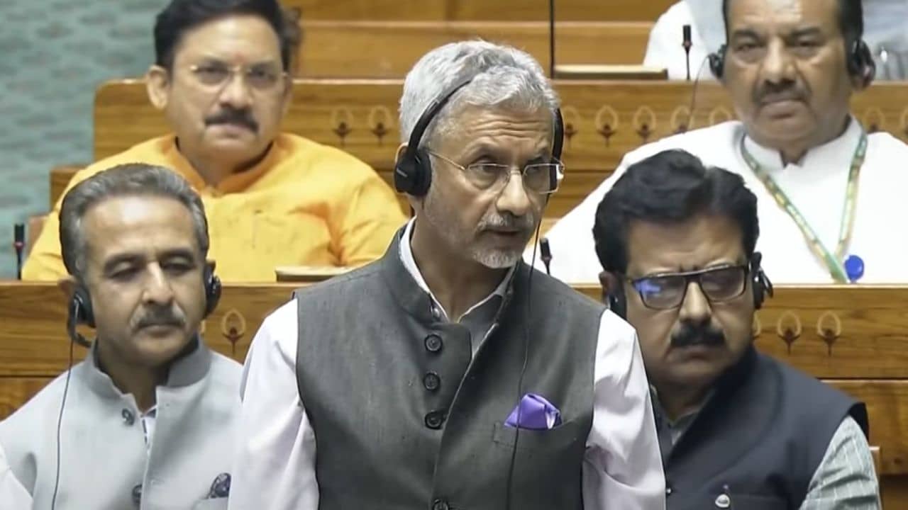 S Jaishankar on Bangladesh: বাংলাদেশে সংখ্যালঘুদের নিরাপত্তা সোনার পাথরবাটি, সত্যি তথ্যটা তুলে ধরলেন বিদেশমন্ত্রী