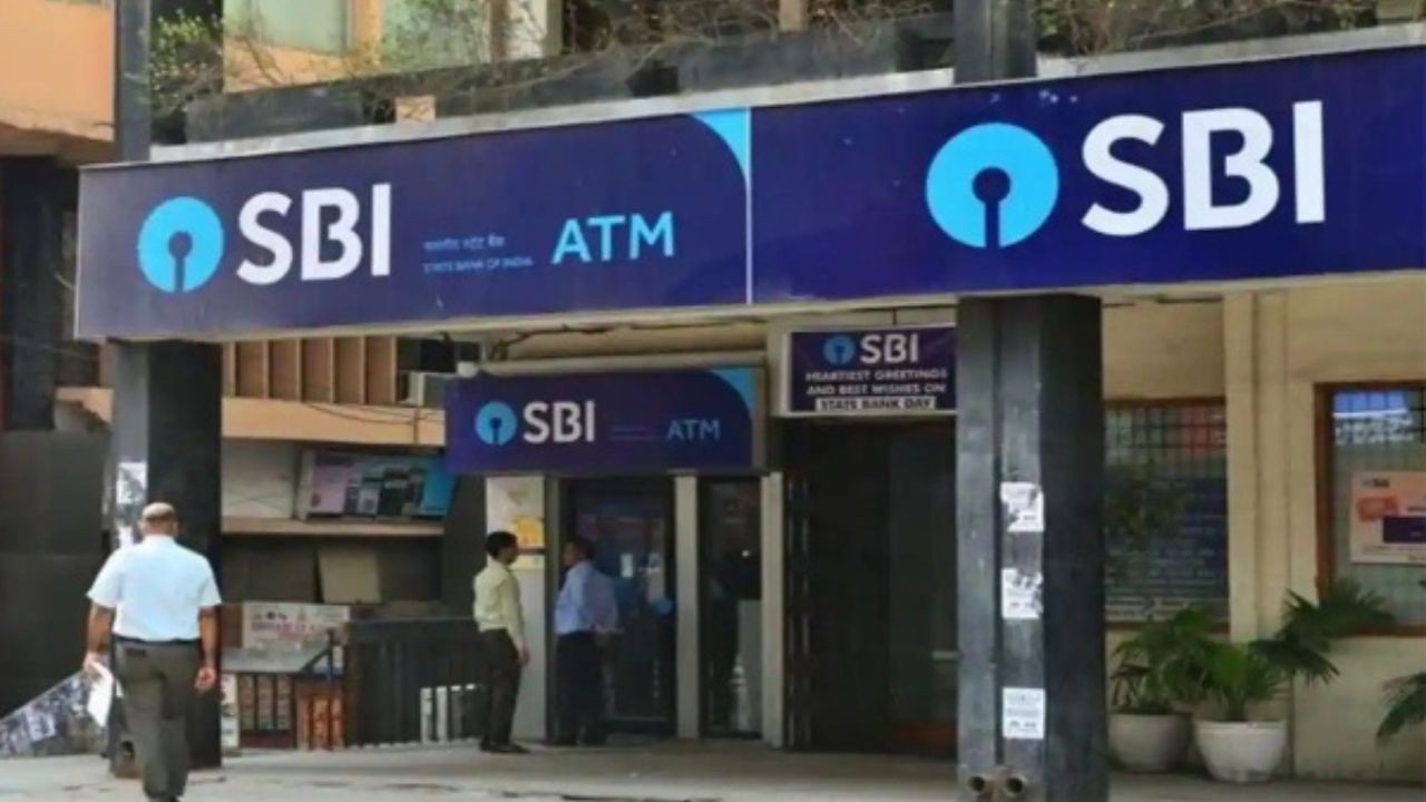 ATM-এর নিয়মে বড় বদল আনল SBI, কী করতে হবে গ্রাহকদের ATM-এর নিয়মে বড় বদল আনল SBI, কী করতে হবে গ্রাহকদের