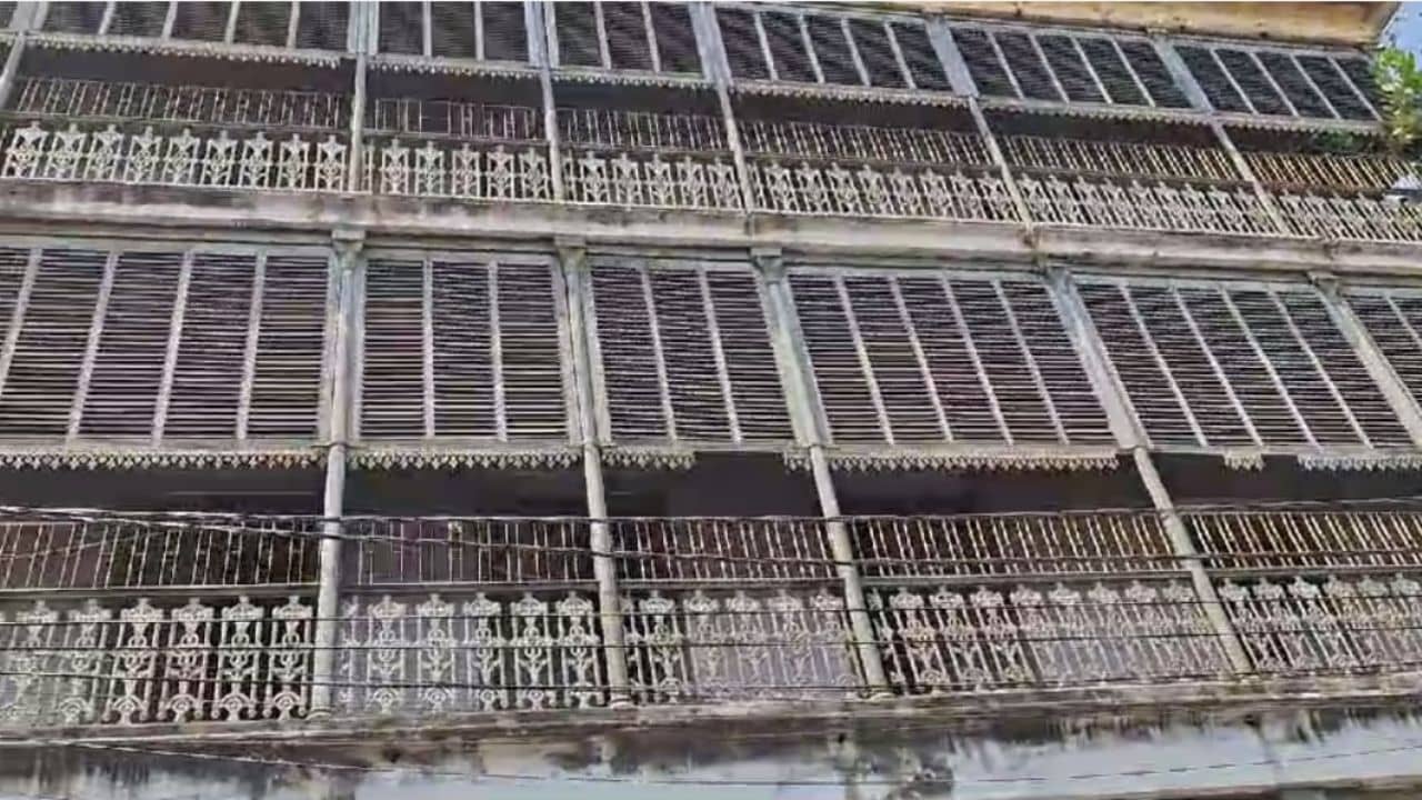 Hooghly: ভেঙে পড়ছে চাঁই, এক এক দিন করে বন্ধ হচ্ছে একটা করে ক্লাস