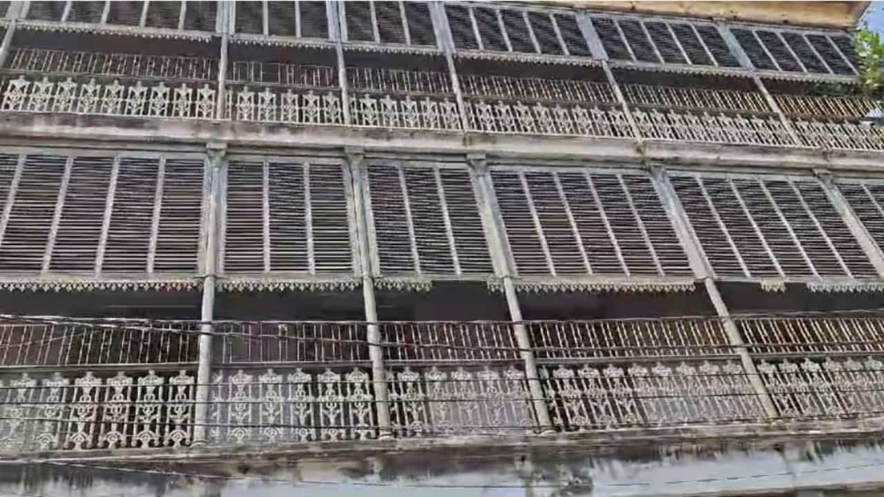 Hooghly: ভেঙে পড়ছে চাঁই, এক এক দিন করে বন্ধ হচ্ছে একটা করে ক্লাস Hooghly: ভেঙে পড়ছে চাঁই, এক এক দিন করে বন্ধ হচ্ছে একটা করে ক্লাস