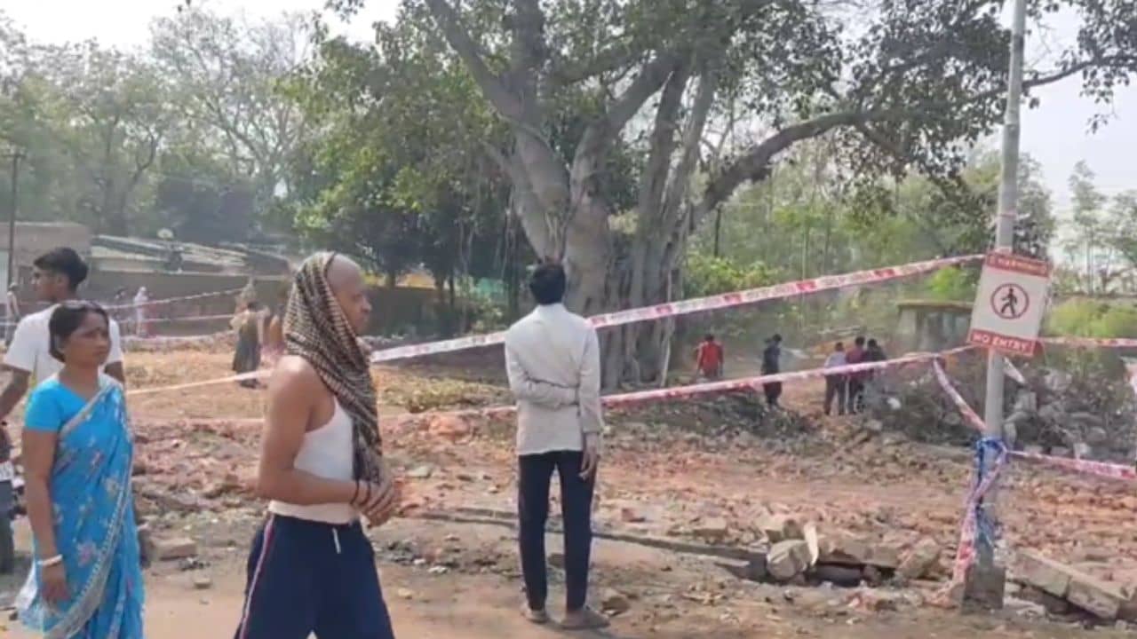 Durgapur: ভয়ঙ্কর ঘটনা! দুর্গাপুরে মাটির তলায় ঢুকে গেল আস্ত একটা স্কুল, পড়ুয়ারা ভয়ে কাঁটা! কী হল?