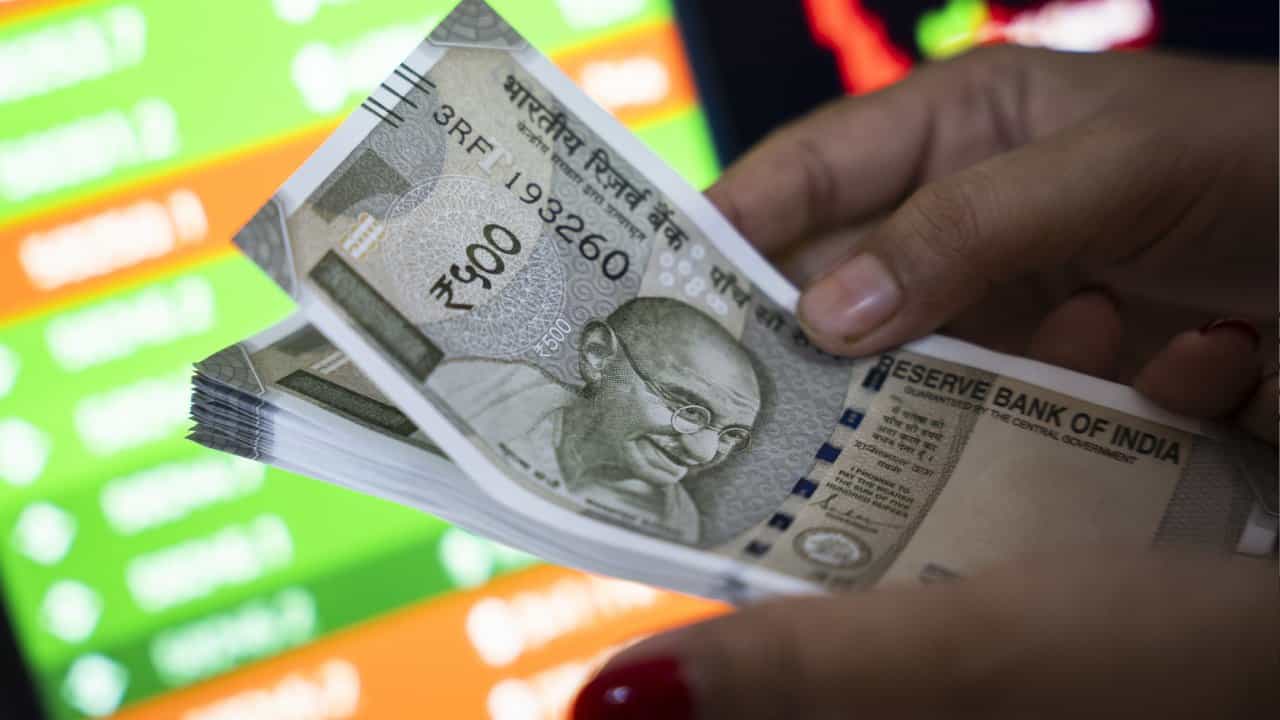 Share Market: ১ বছরেই ১ লাখ ১১ লাখে! ডুবন্ত বাজারেও এ কোন খেলা দেখাচ্ছে এই মায়াবী স্টক Share Market: ১ বছরেই ১ লাখ ১১ লাখে! ডুবন্ত বাজারেও এ কোন খেলা দেখাচ্ছে এই মায়াবী স্টক