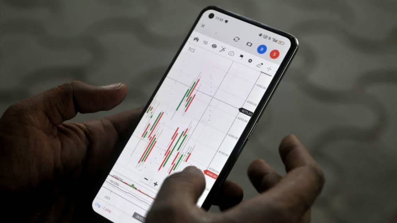 Stock Market: কে বলেছে ডুবছে শেয়ার মার্কেট! ৪ দিনেই প্রায় ৫০ কোটির মূল্য বাড়িয়ে ফেলল ৫ সংস্থা