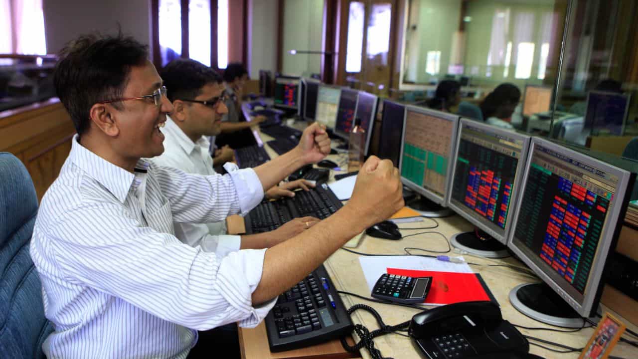 Share Market Up: দেওয়ালে পিঠ ঠেকে গিয়েছিল, এক ঝটকায় ঘুরে দাঁড়াল ভারতের বাজার! চড়চড়িয়ে উঠছে টাটা, অম্বানি, আদানিদের শেয়ার... Share Market Up: দেওয়ালে পিঠ ঠেকে গিয়েছিল, এক ঝটকায় ঘুরে দাঁড়াল ভারতের বাজার! চড়চড়িয়ে উঠছে টাটা, অম্বানি, আদানিদের শেয়ার...