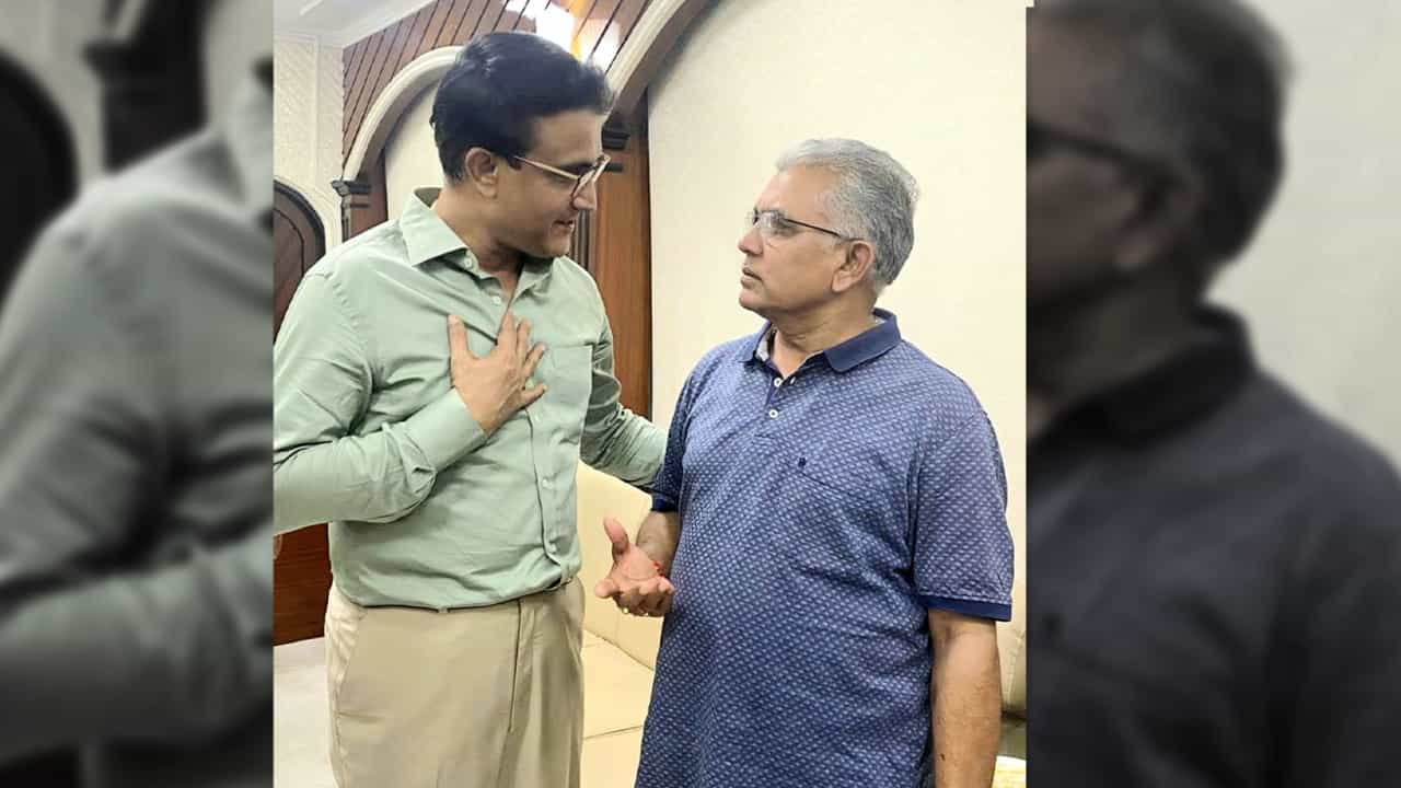 Dilip and Sourav: ভোট আসছে... ছবি পোস্ট করে নেটিজেনদের 'সম্ভাব্য সংলাপ' লেখার দায়িত্ব দিলেন রুদ্রনীল