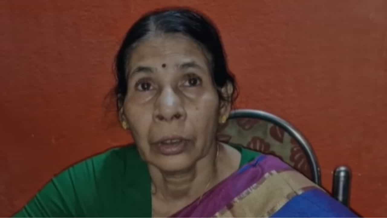 South Dumdum: 'সাউথ' দমদমে ঘটছে 'হাড়হিম' ঘটনা, ফোন পেয়ে বাড়িতে এসেই বৃদ্ধার চোখ কপালে South Dumdum: 'সাউথ' দমদমে ঘটছে 'হাড়হিম' ঘটনা, ফোন পেয়ে বাড়িতে এসেই বৃদ্ধার চোখ কপালে
