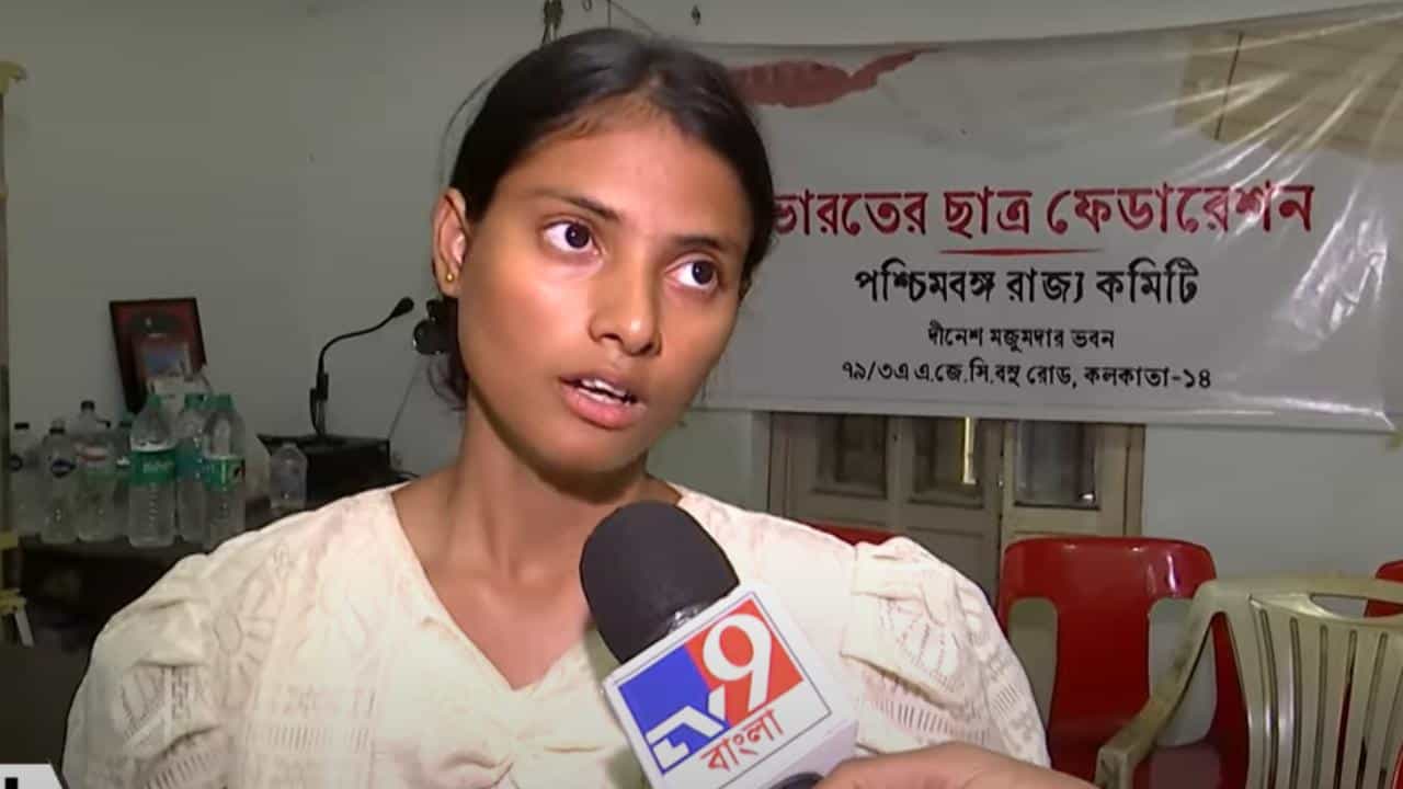 SFI Leader: ‘পরীক্ষা দিয়ে চাকরি পেয়েছেন তো! প্রশ্নটা করতেই পুলিশ আমাকে…’, পুলিশি অত্যাচারের কথা বলতে গিয়ে শিউরে উঠছেন সুচরিতা SFI Leader: ‘পরীক্ষা দিয়ে চাকরি পেয়েছেন তো! প্রশ্নটা করতেই পুলিশ আমাকে…’, পুলিশি অত্যাচারের কথা বলতে গিয়ে শিউরে উঠছেন সুচরিতা