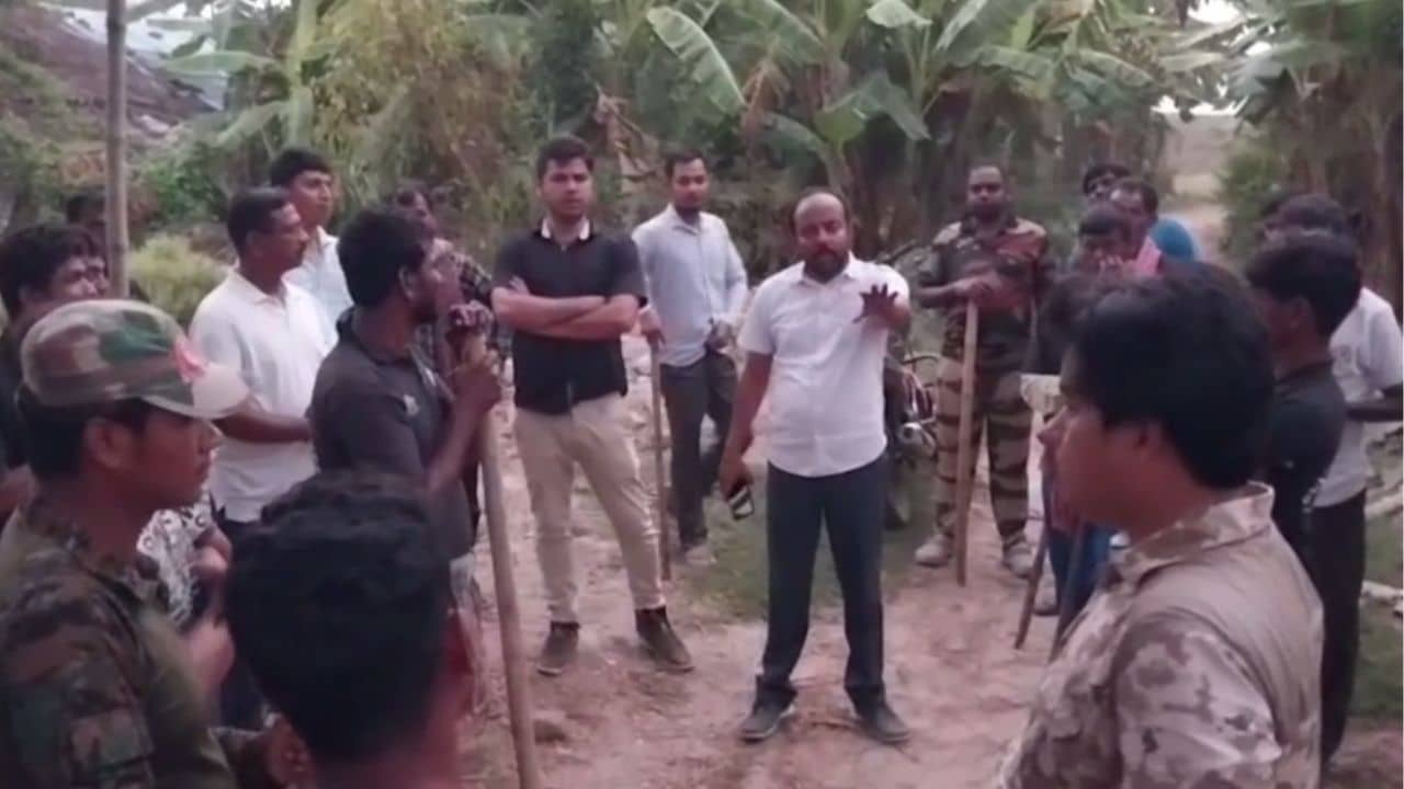 Kultali: মাটিতে তাকাতেই চোখ কপালে, গোটা এলাকায় ক্রমেই বাড়ছে ভয়