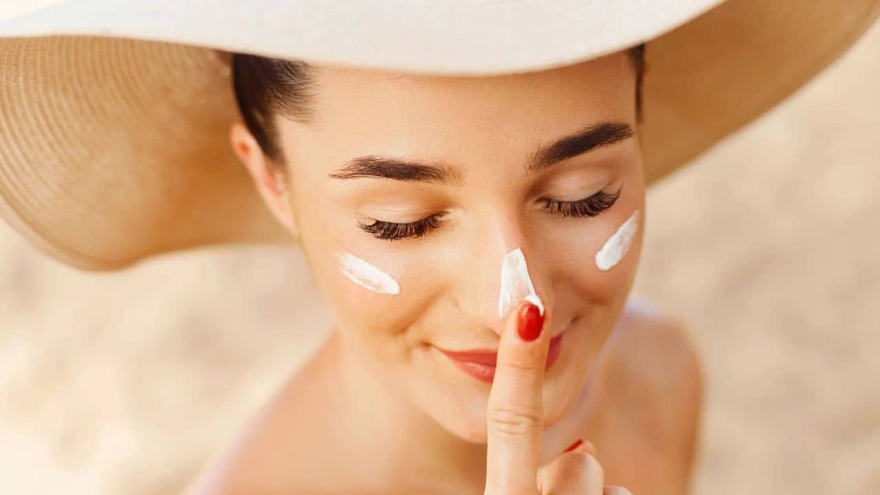 Skin Care Tips: সানস্ক্রিন মাখলেই অ্যালার্জি হয়? চিন্তা নেই ভরসা রাখুন এই সব উপাদানে