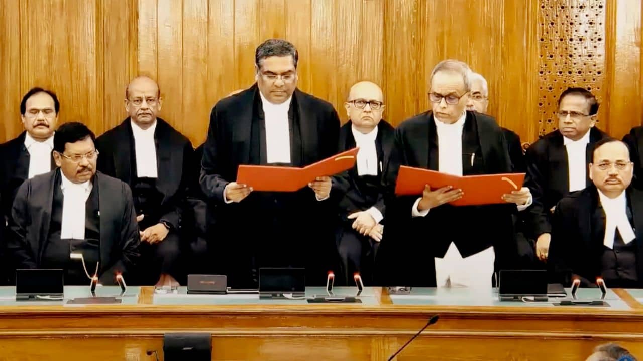 Justice Joymalya Bagchi: শপথ নিলেন বিচারপতি জয়মাল্য বাগচী, সুপ্রিম কোর্টে বাঙালির সংখ্য়া বেড়ে দাঁড়াল কত জানেন?