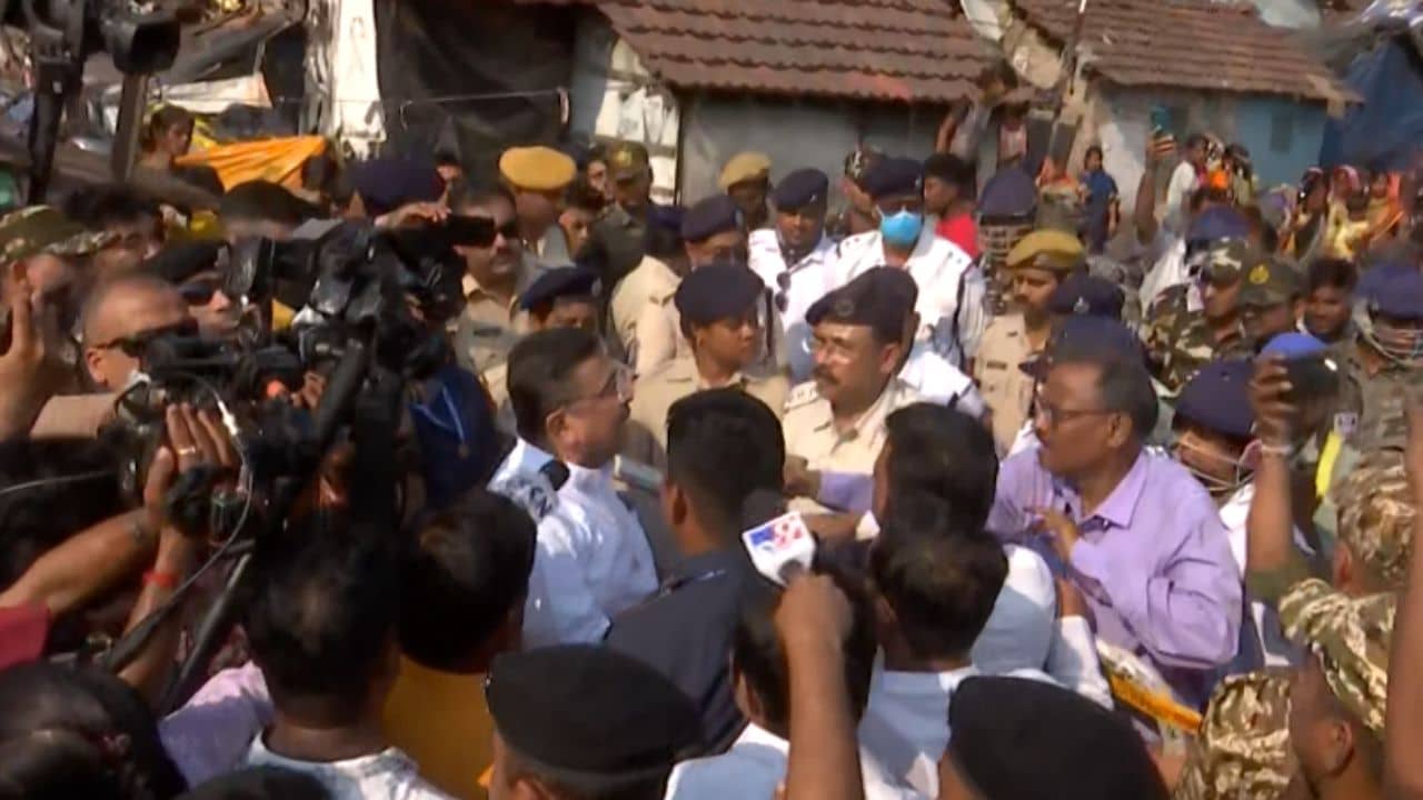 Belgachia: এলাকায় ঢুকতেই শুভেন্দুকে শারীরিক হেনস্থার অভিযোগ পুলিশের বিরুদ্ধে, তপ্ত বেলগাছিয়া