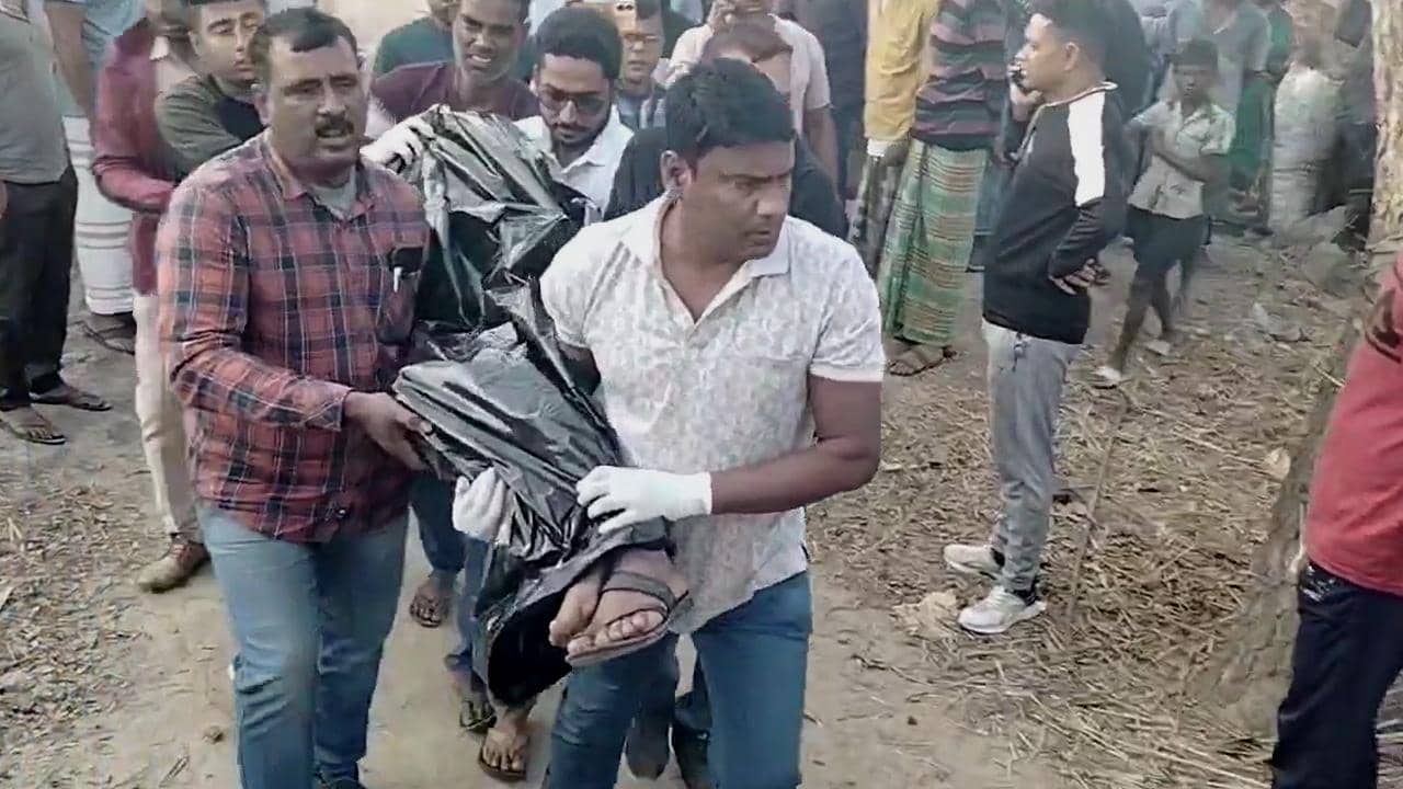 Murder: দল বেঁধে গ্রামে ঢুকেছিল ৫-৬ যুবকের দল! প্রকাশ্যেই চলল গুলি, সাতসকালে খুন স্বরূপনগরে