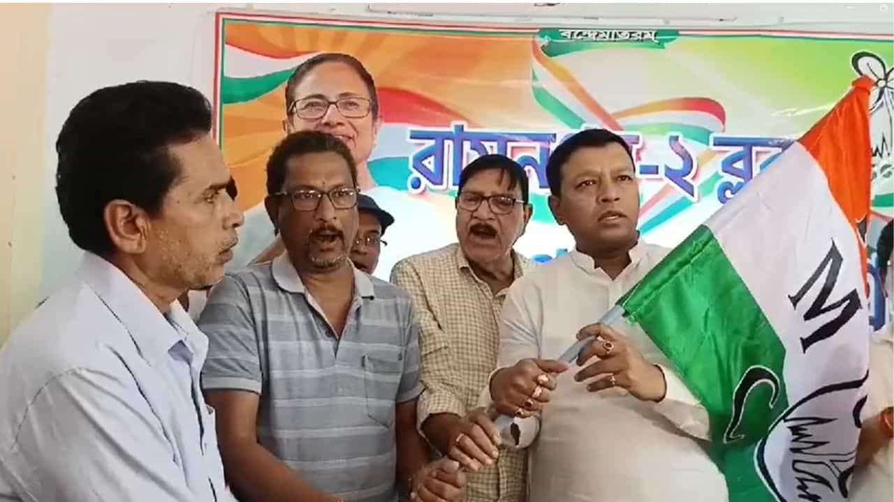 TMC: অভিষেকের কড়া বার্তার পর পূর্ব মেদিনীপুরে 'খেলা' ঘোরাচ্ছে তৃণমূল? ভাঙন বিজেপিতে TMC: অভিষেকের কড়া বার্তার পর পূর্ব মেদিনীপুরে 'খেলা' ঘোরাচ্ছে তৃণমূল? ভাঙন বিজেপিতে