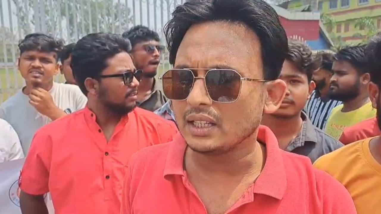 TMCP-SFI: ‘বাপের বেটা হলে মাঠে নেমে লড়াই করুক’, SFI-কে চ্যালেঞ্জ TMCP নেতার TMCP-SFI: ‘বাপের বেটা হলে মাঠে নেমে লড়াই করুক’, SFI-কে চ্যালেঞ্জ TMCP নেতার