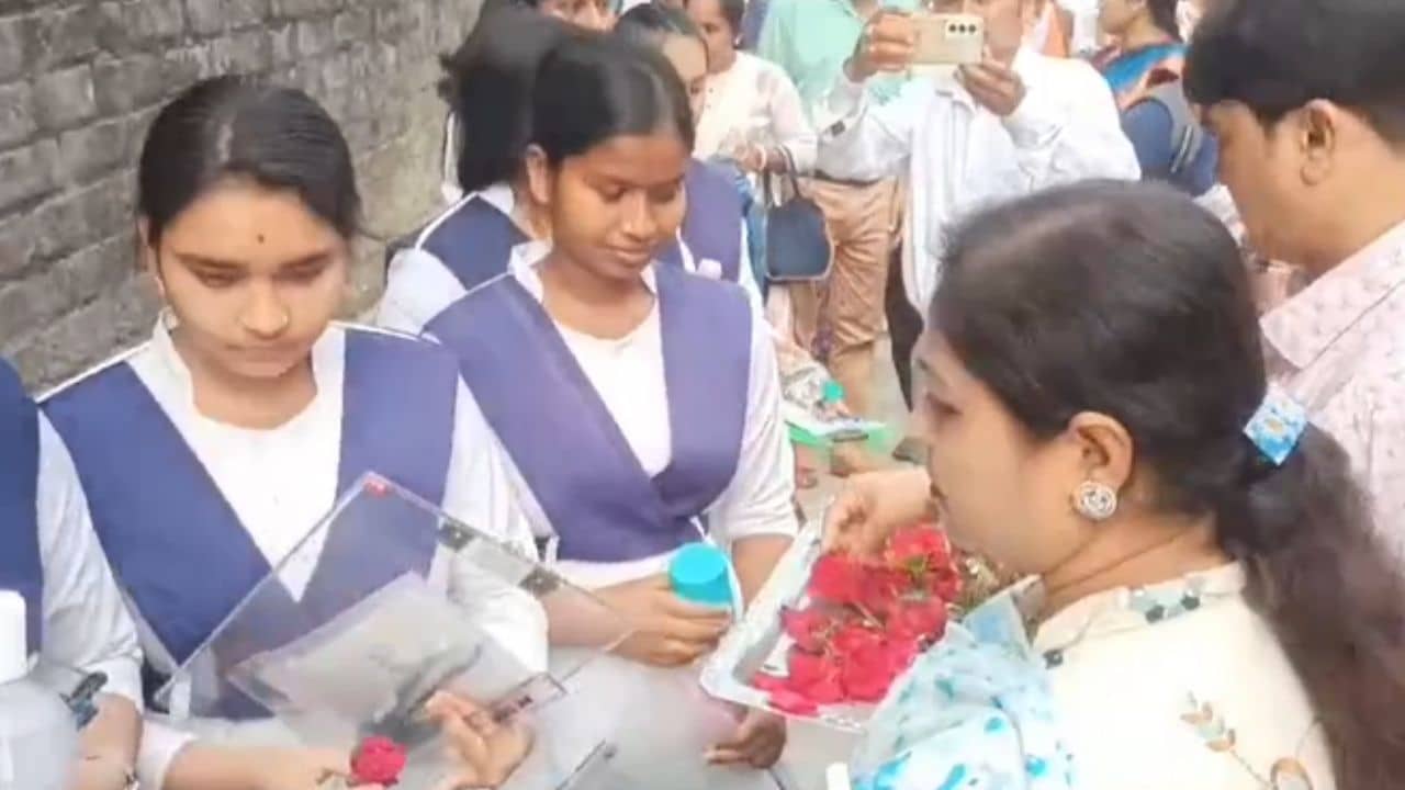 Higher Secondary: ট্যাব নিয়েও উচ্চ মাধ্যমিক পরীক্ষায় বসল না কেবল এক জেলারই হাজার হাজার পরীক্ষার্থী!